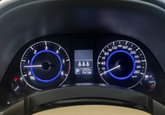 Подержанный автомобиль Infiniti QX70 2014 года (14 фото)