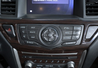 Подержанный автомобиль Nissan Pathfinder 2016 года (18 фото)