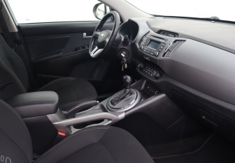 Подержанный автомобиль Kia Sportage 2015 года (9 фото)