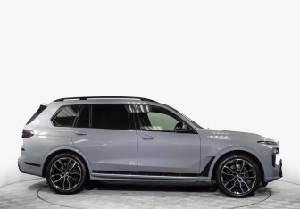 Подержанный автомобиль BMW X7 2024 года (4 фото)
