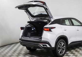 Подержанный автомобиль Omoda C5 2024 года (16 фото)