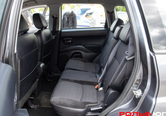 Подержанный автомобиль Citroen C-Crosser 2011 года (8 фото)