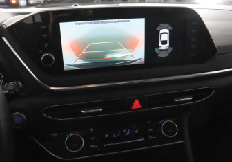Подержанный автомобиль Hyundai Sonata 2021 года (13 фото)