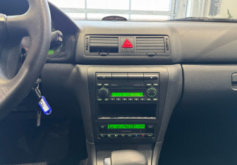 Подержанный автомобиль Skoda Octavia Liftback 2007 года (15 фото)