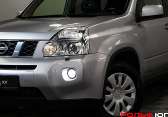 Подержанный автомобиль Nissan X-Trail 2008 года (21 фото)