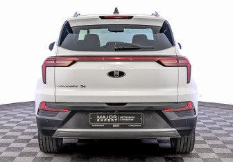 Подержанный автомобиль Москвич 3е 2023 года (6 фото)