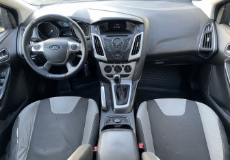 Подержанный автомобиль Ford Focus Hatchback 2012 года (10 фото)