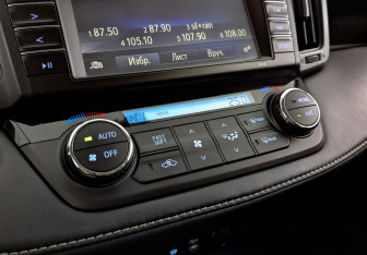 Подержанный автомобиль Toyota RAV4 2018 года (26 фото)