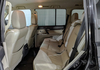 Подержанный автомобиль Mitsubishi Pajero 2017 года (18 фото)