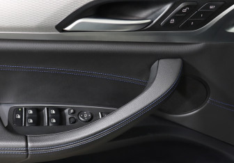 Подержанный автомобиль BMW X4 2018 года (19 фото)