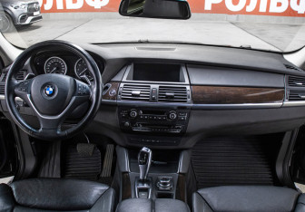 Подержанный автомобиль BMW X6 2012 года (14 фото)