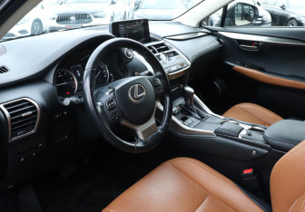 Подержанный автомобиль Lexus NX 2019 года (13 фото)