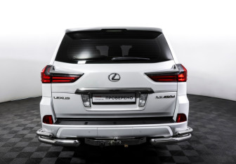 Подержанный автомобиль Lexus LX 2015 года (6 фото)