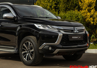 Подержанный автомобиль Mitsubishi Pajero Sport 2018 года (19 фото)