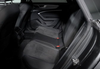 Подержанный автомобиль Audi A7 2021 года (10 фото)