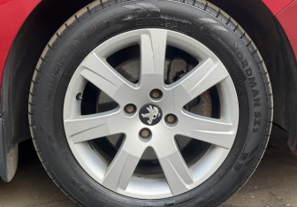 Подержанный автомобиль Peugeot 308 Hatchback 2012 года (14 фото)