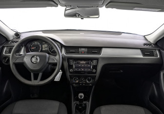 Подержанный автомобиль Skoda Rapid Liftback 2018 года (14 фото)