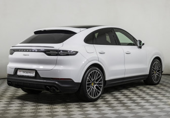 Подержанный автомобиль Porsche Cayenne 2019 года (6 фото)