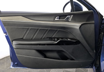 Подержанный автомобиль Kia K5 2020 года (19 фото)
