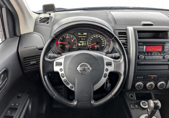 Подержанный автомобиль Nissan X-Trail 2014 года (25 фото)