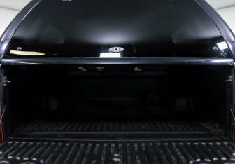 Подержанный автомобиль Toyota Hilux 2013 года (12 фото)