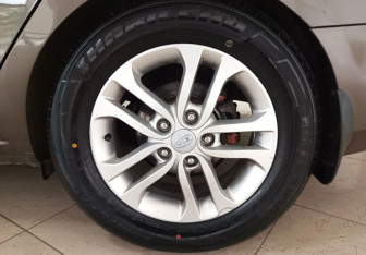 Подержанный автомобиль Kia Cerato Sedan 2011 года (9 фото)