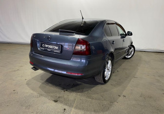 Подержанный автомобиль Skoda Octavia Liftback 2011 года (6 фото)
