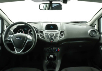 Подержанный автомобиль Ford Fiesta Sedan 2018 года (6 фото)