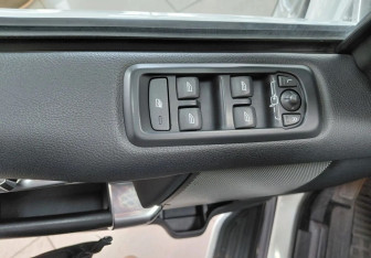 Подержанный автомобиль Land Rover Discovery 2010 года (18 фото)