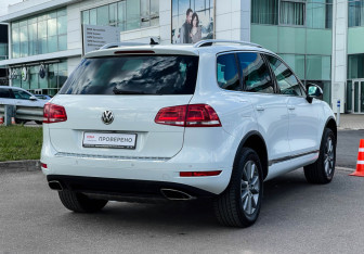 Подержанный автомобиль Volkswagen Touareg 2014 года (4 фото)