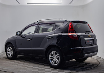 Подержанный автомобиль Geely Emgrand X7 2016 года (3 фото)