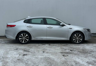 Подержанный автомобиль Kia Optima Sedan 2018 года (4 фото)
