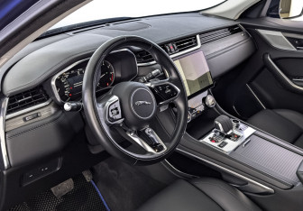 Подержанный автомобиль Jaguar F-Pace 2021 года (15 фото)