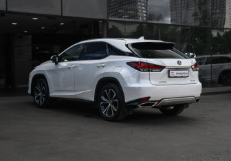 Подержанный автомобиль Lexus RX 2021 года (6 фото)