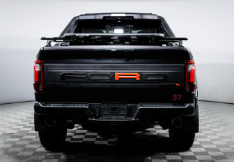 Подержанный автомобиль Ford F-150 2024 года (6 фото)