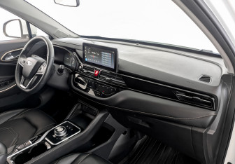 Подержанный автомобиль Москвич 3е 2023 года (11 фото)