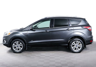 Подержанный автомобиль Ford Kuga 2017 года (3 фото)