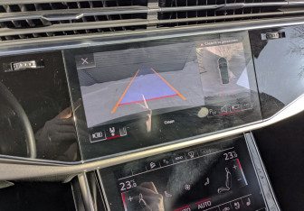 Подержанный автомобиль Audi Q8 2021 года (25 фото)