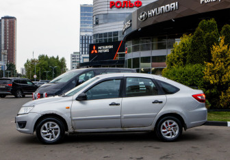 Подержанный автомобиль LADA (ВАЗ) Granta Liftback 2014 года (6 фото)
