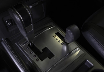 Подержанный автомобиль Mitsubishi Pajero 2012 года (19 фото)