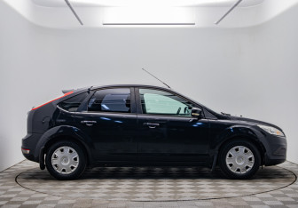 Подержанный автомобиль Ford Focus Hatchback 2010 года (4 фото)