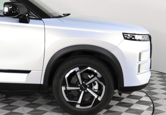 Подержанный автомобиль Jaecoo J7 2024 года (13 фото)