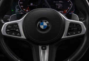 Подержанный автомобиль BMW X6 2021 года (11 фото)