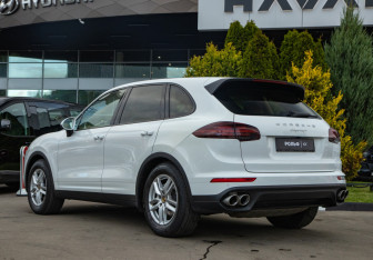 Подержанный автомобиль Porsche Cayenne 2015 года (5 фото)