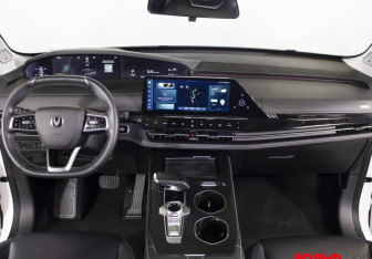 Подержанный автомобиль Changan UNI-K 2023 года (11 фото)