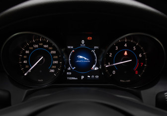 Подержанный автомобиль Jaguar XF Sedan 2016 года (13 фото)