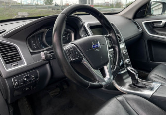 Подержанный автомобиль Volvo XC60 2015 года (13 фото)