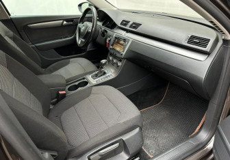 Подержанный автомобиль Volkswagen Passat Sedan 2012 года (13 фото)