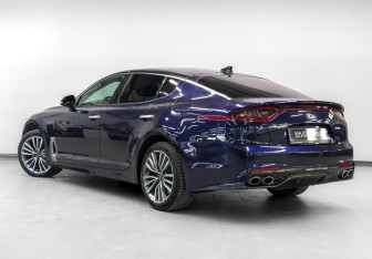 Подержанный автомобиль Kia Stinger 2019 года (7 фото)