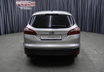 Подержанный автомобиль Ford Focus Wagon 2012 года (6 фото)